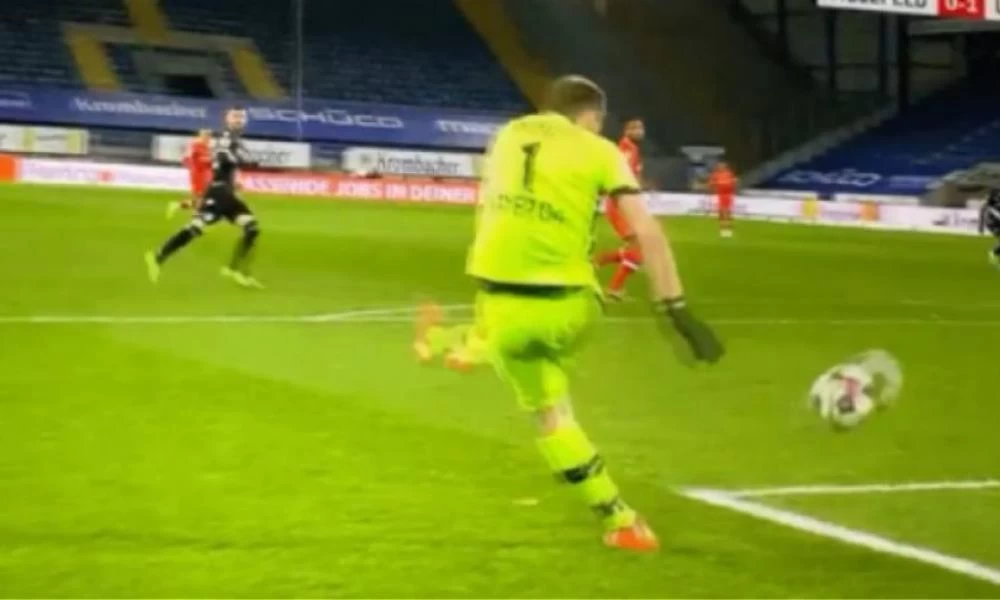 Το αυτογκόλ του αιώνα από τερματοφύλακα της Λεβερκούζεν